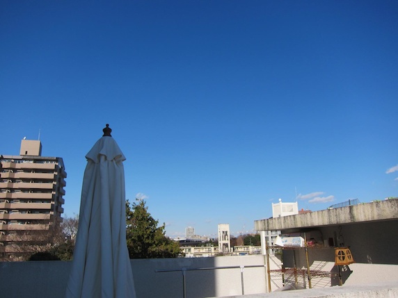 屋上から見た空